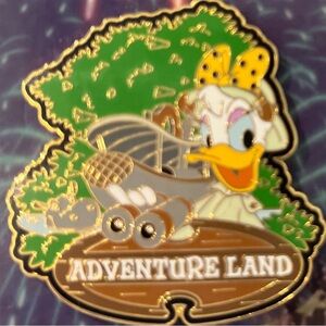 2001 LE 3500 magic kingdom daisy adventureland pin